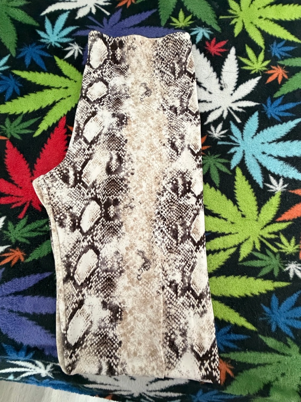 Reptile Habitat Hide - Neutral Snake-Patterned Hide